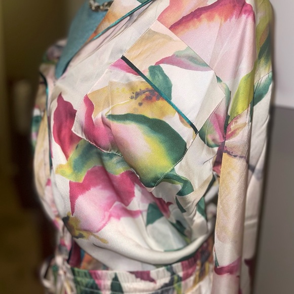 Floral Satin like vacation pant Set - Picture 6 of 7